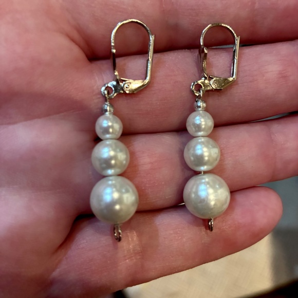 Layered Pearl Necklace & Matching Earrings - Picture 2 of 2